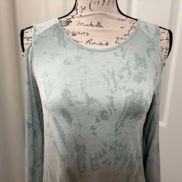 Women's Like New Light Green Tie-Dye 3/4 Sleeved Cold Shouldered Knit Top - Picture 2 of 7